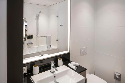 Suite Junior The Level con acceso al salón executive del hotel Melia Frankfurt City. Foto 4