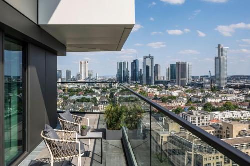 The Level Master Suite with Skyline View del hotel Melia Frankfurt City. Foto 4