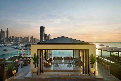 Palm Penthouse,1 King Bedroom and 1 Double Bedroom, Private Terrace Lounge, Beachfront Resort del hotel Marriott Resort Palm Jumeirah Dubai. Foto 5