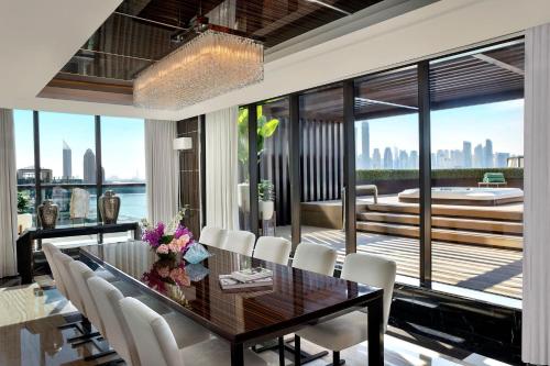 Palm Penthouse,1 King Bedroom and 1 Double Bedroom, Private Terrace Lounge, Beachfront Resort del hotel Marriott Resort Palm Jumeirah Dubai. Foto 13