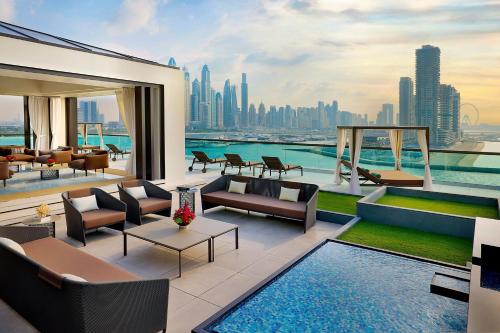 Royal Penthouse, 2 King Bedroom, Private Terrace Lounge, Beachfront Resort del hotel Marriott Resort Palm Jumeirah Dubai. Foto 1