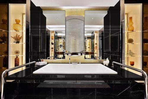 Royal Penthouse, 2 King Bedroom, Private Terrace Lounge, Beachfront Resort del hotel Marriott Resort Palm Jumeirah Dubai. Foto 4