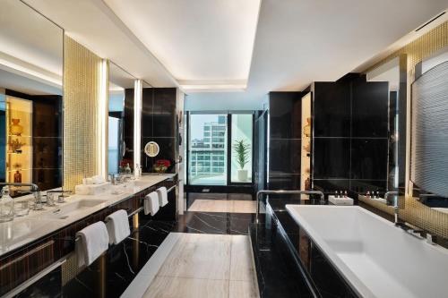 Royal Penthouse, 2 King Bedroom, Private Terrace Lounge, Beachfront Resort del hotel Marriott Resort Palm Jumeirah Dubai. Foto 13