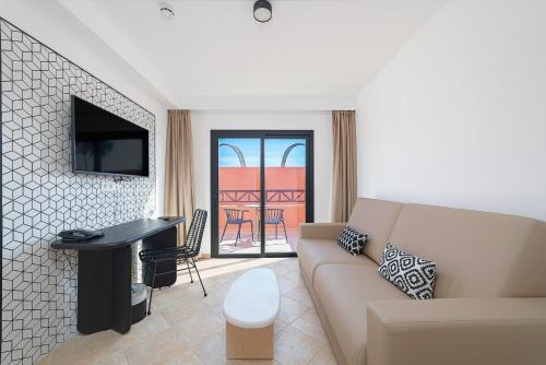 Apartamento con vistas a la piscina del hotel Arena Castillo