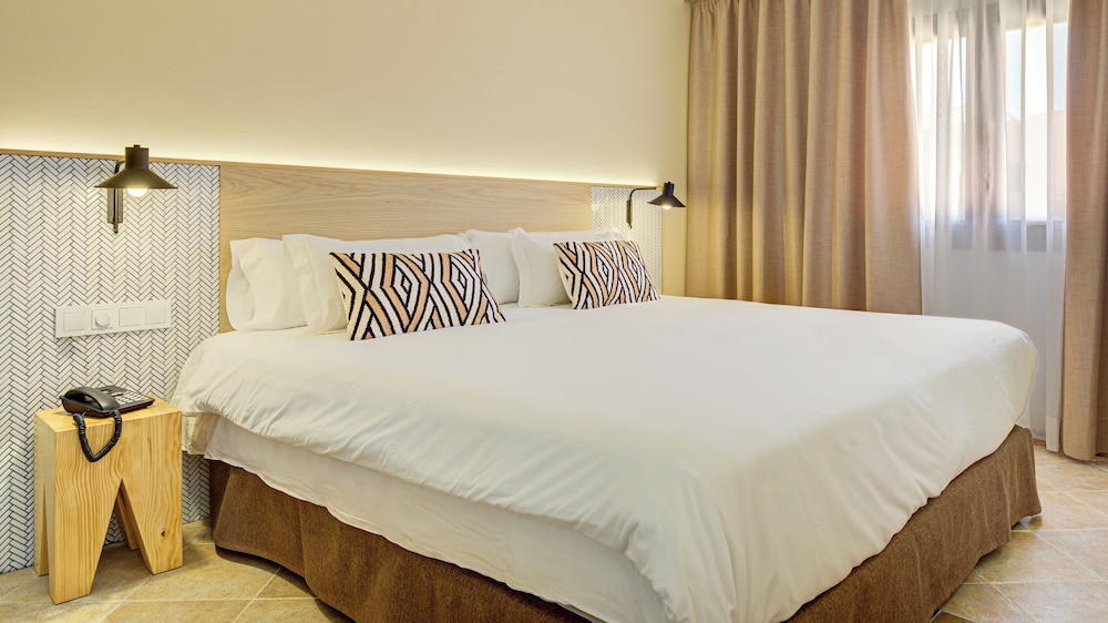 Apartamento Superior 1 Cama queen Sofá Cama incluido del hotel Arena Castillo. Foto 1