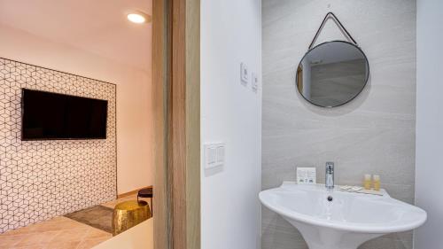 Apartamento 1 habitación Familiar 1 Cama doble 2 sofás camas del hotel Arena Castillo. Foto 18