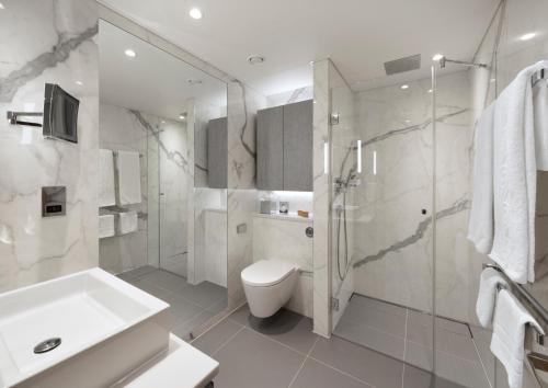 Suite Superior con cocina del hotel Tower Suites By Blue Orchid. Foto 1