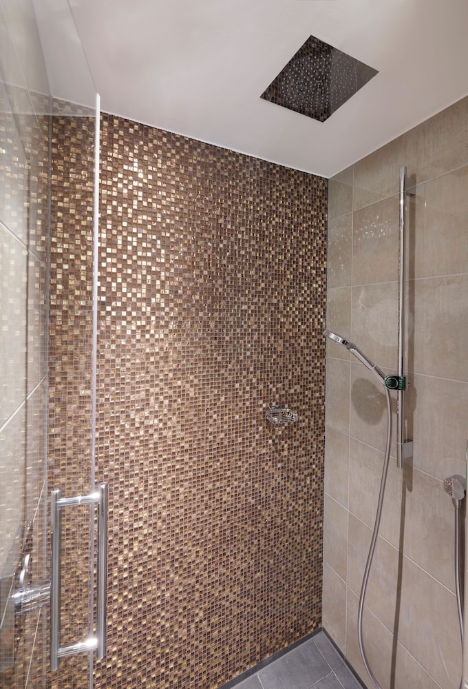 Habitación, 1 cama de matrimonio grande, vistas al río del hotel Hyatt Regency London Albert Embankment. Foto 6