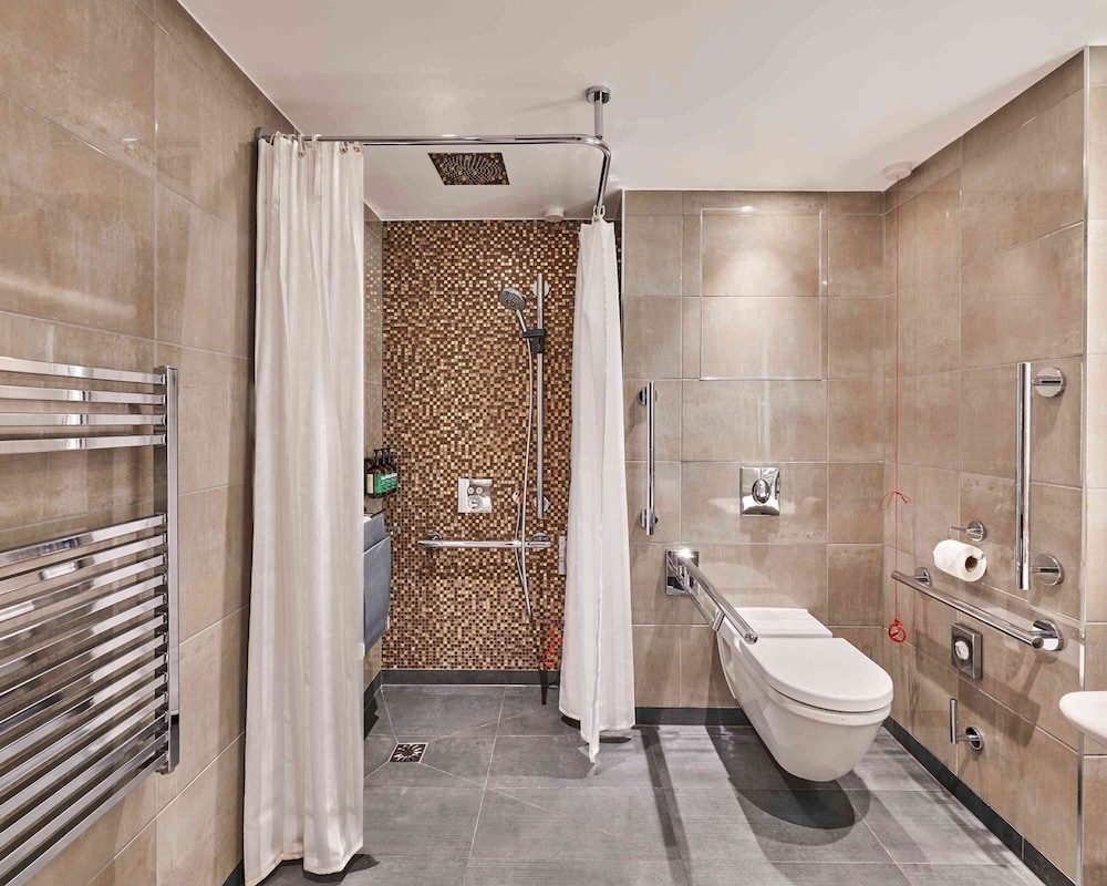 Habitación, 1 cama de matrimonio grande, vistas al río del hotel Hyatt Regency London Albert Embankment. Foto 7