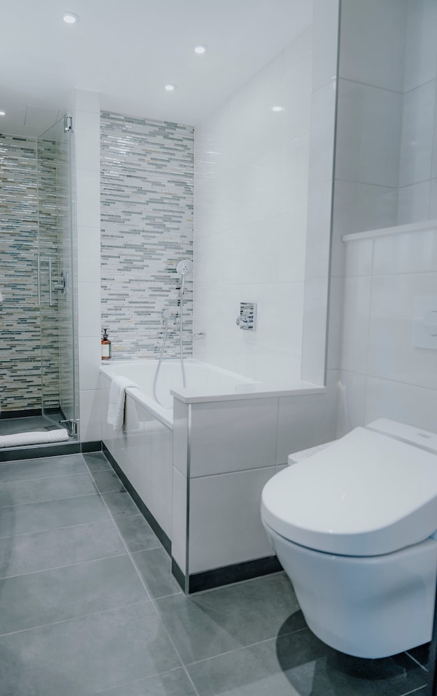 Habitación Deluxe, 1 cama de matrimonio grande, balcón, vistas al río del hotel Hyatt Regency London Albert Embankment. Foto 5