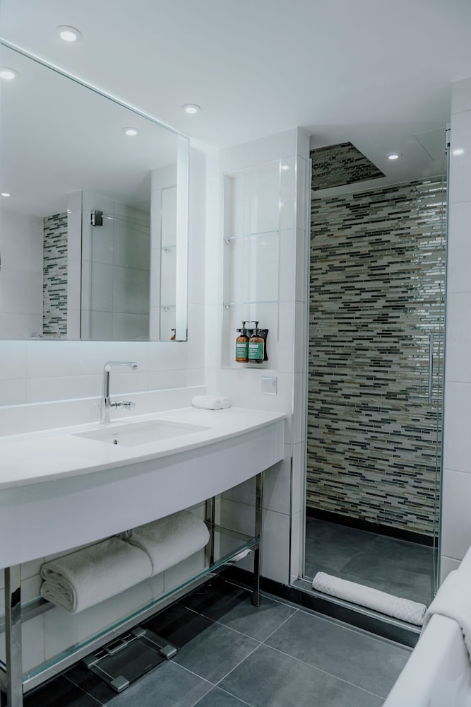 Habitación Deluxe, 1 cama de matrimonio grande, balcón, vistas al río del hotel Hyatt Regency London Albert Embankment. Foto 6