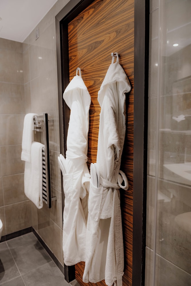 Habitación, 1 cama de matrimonio grande (Accessible Shower) del hotel Hyatt Regency London Albert Embankment. Foto 1