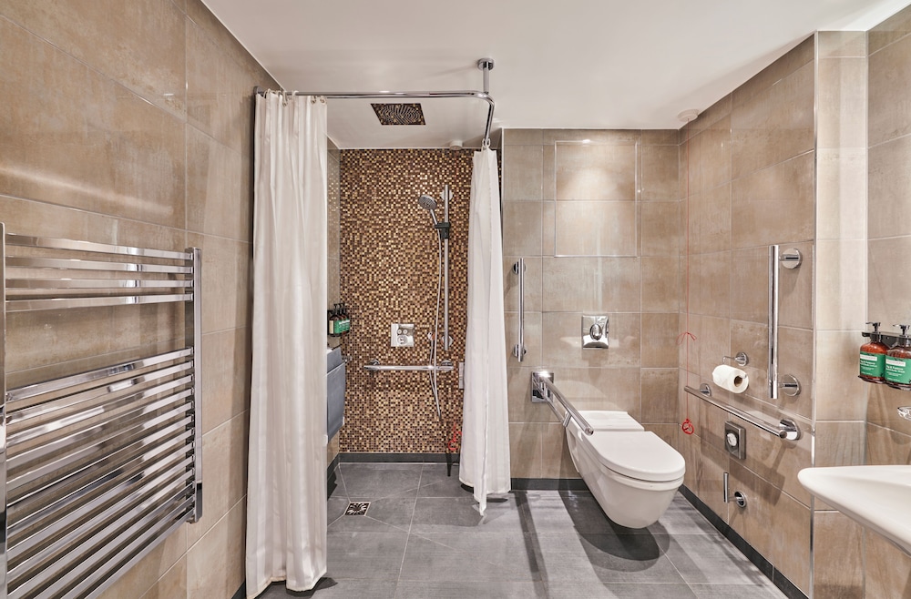 Habitación, 1 cama de matrimonio grande (Accessible Shower) del hotel Hyatt Regency London Albert Embankment. Foto 2