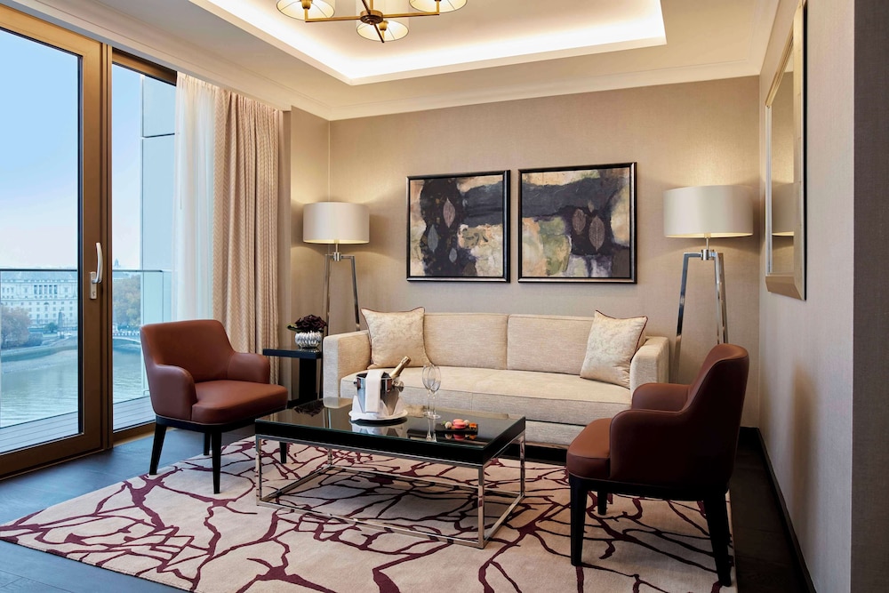 Suite ejecutiva, balcón, vistas al río del hotel Hyatt Regency London Albert Embankment. Foto 1