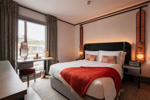 Habitación Deluxe - 1 cama grande del hotel Hart Shoreditch Hotel London, Curio Collection by Hilton