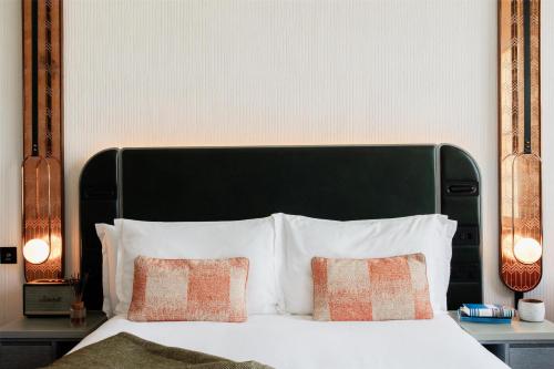 Habitación Familiar - Cama grande del hotel Hart Shoreditch Hotel London, Curio Collection by Hilton