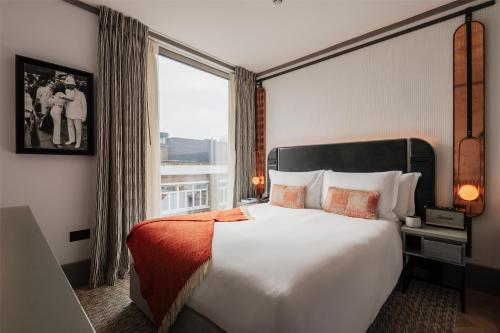 Habitación Familiar - Cama grande del hotel Hart Shoreditch Hotel London, Curio Collection by Hilton. Foto 3
