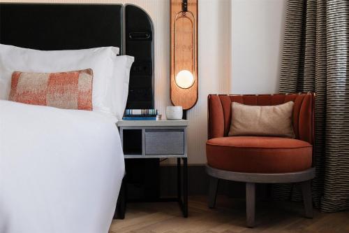 Habitación Familiar - Cama grande del hotel Hart Shoreditch Hotel London, Curio Collection by Hilton. Foto 9