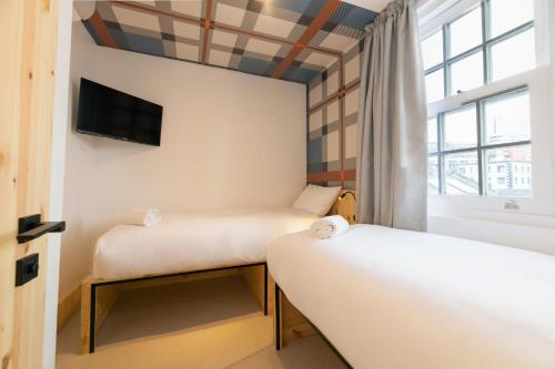 Habitación Doble con ventana - 2 camas del hotel easyHotel Paddington. Foto 2
