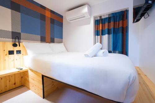 Lower Ground Standard Double Bed del hotel easyHotel Paddington