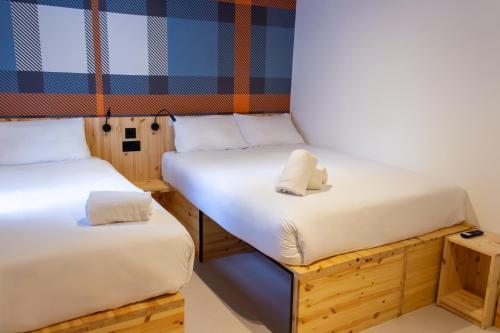 Habitación Triple con ventana del hotel easyHotel Paddington. Foto 1