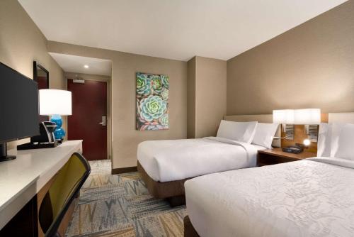 Habitación Doble adaptada para personas con discapacidad auditiva - 2 camas dobles del hotel Hilton Garden Inn New York Times Square South. Foto 4
