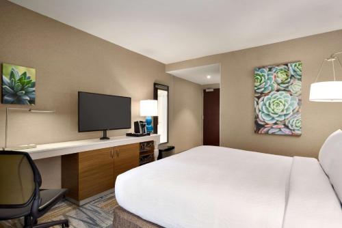 Habitación King adaptada para discapacidad auditiva del hotel Hilton Garden Inn New York Times Square South