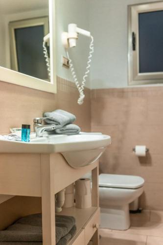 Apartamento con vistas al mar del hotel Apartamentos Oasis Sol. Foto 2