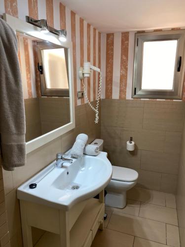 Apartamento con balcón del hotel Apartamentos Oasis Sol. Foto 7