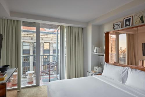 Habitación King con balcón del hotel Hotel Park Avenue NYC (Formerly Mondrian Park Avenue). Foto 11