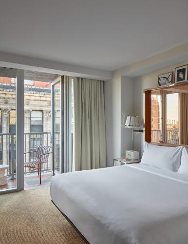Habitación King con balcón del hotel Hotel Park Avenue NYC (Formerly Mondrian Park Avenue). Foto 12