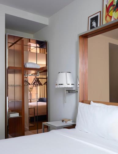 Habitación con cama extragrande. del hotel Hotel Park Avenue NYC (Formerly Mondrian Park Avenue). Foto 5