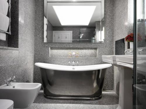 Junior suite 1 Cama king del hotel The Whitby. Foto 3