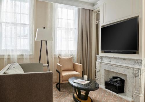 Suite Lujo 1 Cama king Vista ciudad Normal del hotel Great Scotland Yard Hotel, part of Hyatt. Foto 2