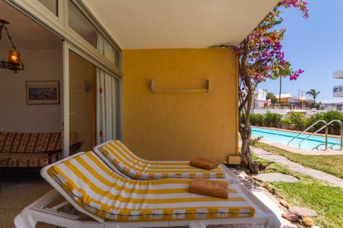 Apartamento con 1 dormitorio y acceso a la piscina - Planta baja del hotel Apartamentos Melusina. Foto 11