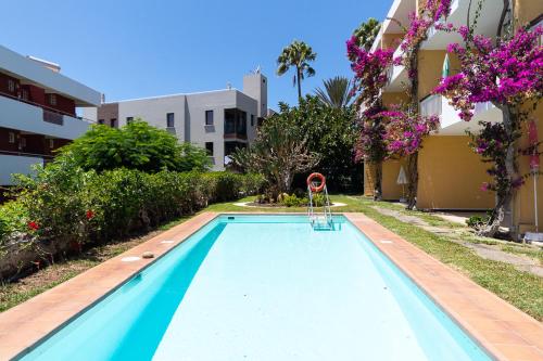 Apartamento con 1 dormitorio y acceso a la piscina - Planta baja del hotel Apartamentos Melusina. Foto 2