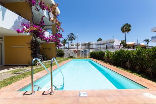 Apartamento con 1 dormitorio y acceso a la piscina - Planta baja del hotel Apartamentos Melusina. Foto 4
