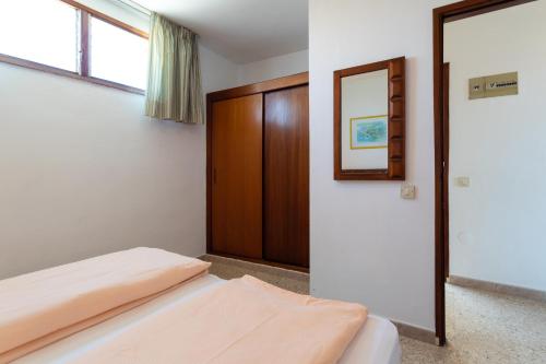 Apartamento con 1 dormitorio y acceso a la piscina - Planta baja del hotel Apartamentos Melusina. Foto 14