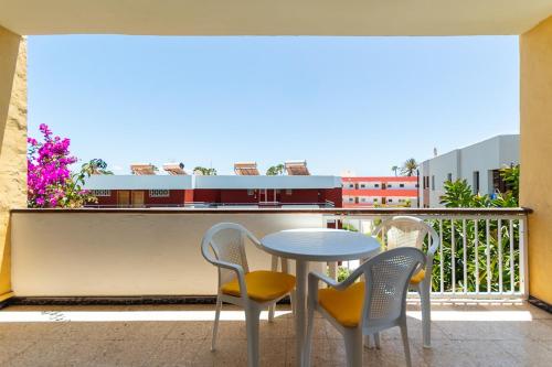 Apartamento con 1 dormitorio y terraza privada - Última planta del hotel Apartamentos Melusina. Foto 8