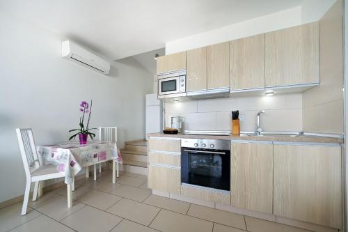 Apartamento con balcón del hotel Ocean view apartments Las Flores I. Foto 4