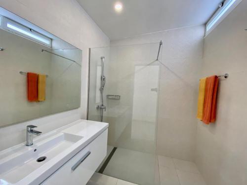 Bungalow Vista Mar Vista Piscina Balcón o Terraza Con Cocina Sofá Cama incluido 2 Camas individuales del hotel Ocean view apartments Las Flores I
