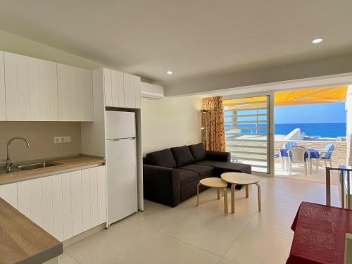 Bungalow Vista Mar Vista Piscina Balcón o Terraza Con Cocina Sofá Cama incluido 2 Camas individuales del hotel Ocean view apartments Las Flores I. Foto 3