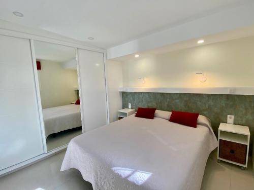 Bungalow Vista Mar Vista Piscina Balcón o Terraza Con Cocina Sofá Cama incluido 2 Camas individuales del hotel Ocean view apartments Las Flores I. Foto 8