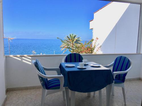 Apartamento Vista Mar Vista Piscina Balcón o Terraza Con Cocina Sofá Cama incluido 2 Camas individuales del hotel Ocean view apartments Las Flores I. Foto 4