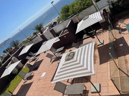 Habitación Doble Deluxe con balcón y vistas al mar del hotel Horizonte