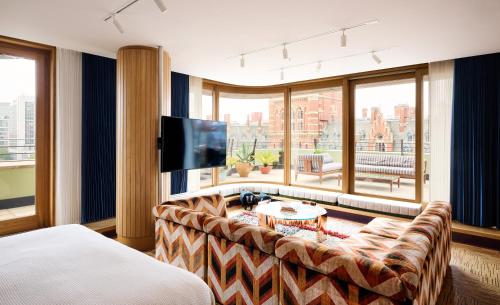 Deluxe Studio Suite with Wraparound Terrace del hotel The Standard London