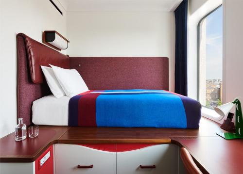 Standard Twin with One Twin Bed del hotel The Standard London. Foto 1