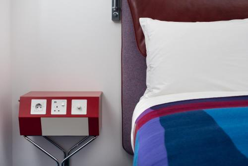 Habitación Deluxe - 1 cama grande del hotel The Standard London. Foto 4