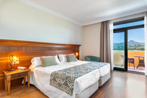 Habitación Doble con balcón del hotel GLOBALES PARAISO BEACH. Foto 5