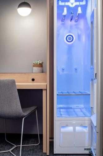 Habitación Executive con cama extragrande del hotel Henn na Hotel New York. Foto 2